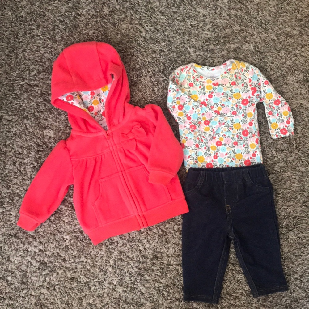 Carters newborn 3 piece outfit